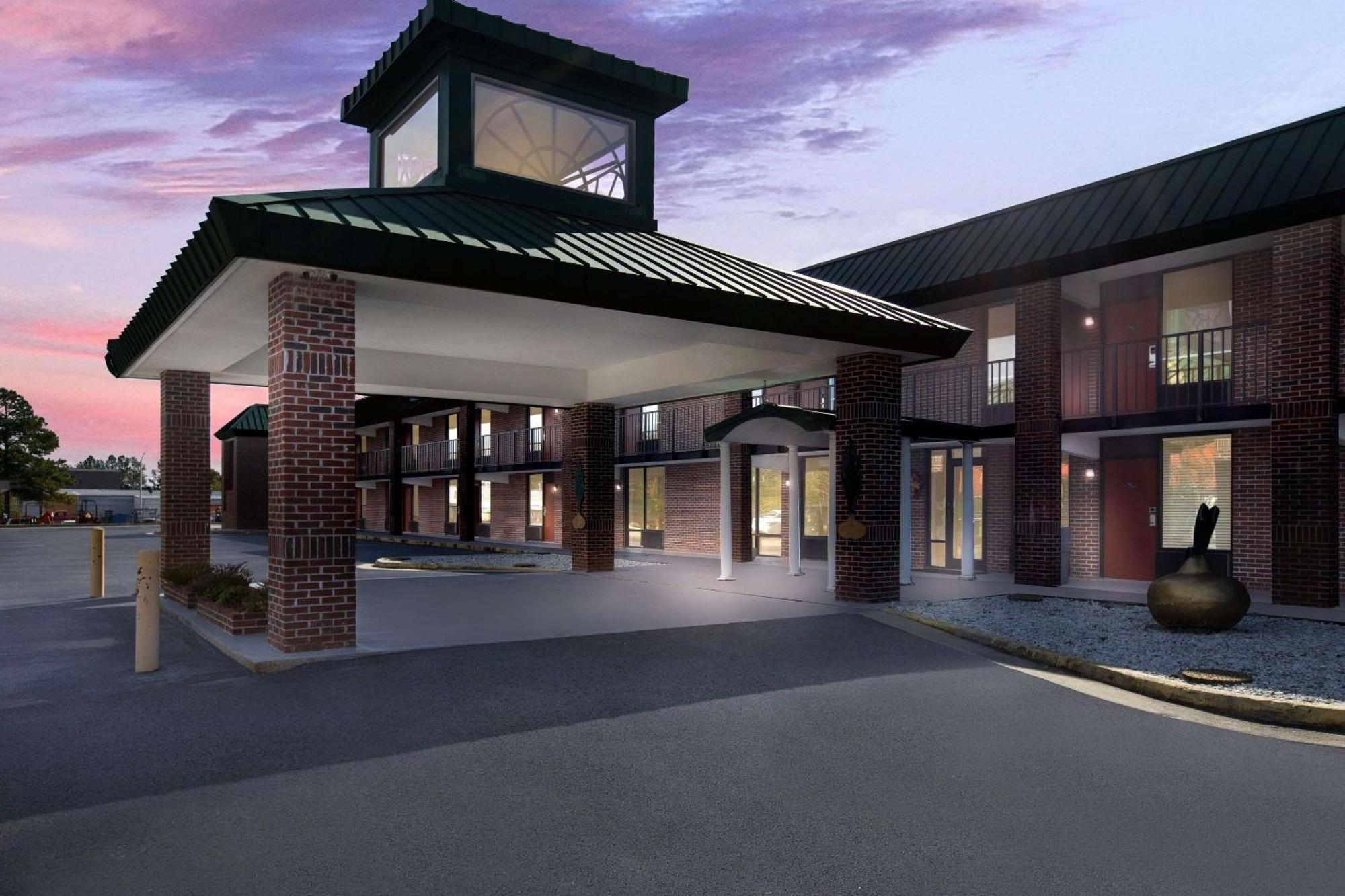 Quality Inn & Suites Vidalia Exterior photo
